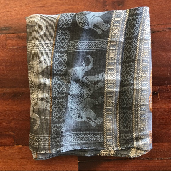 Elephant scarf - Picture 2 of 7